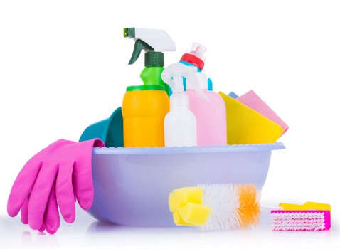 Bathroom deep cleaning as part of an end of tenancy clean