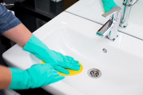Local oven cleaner working in a Bromley residential property